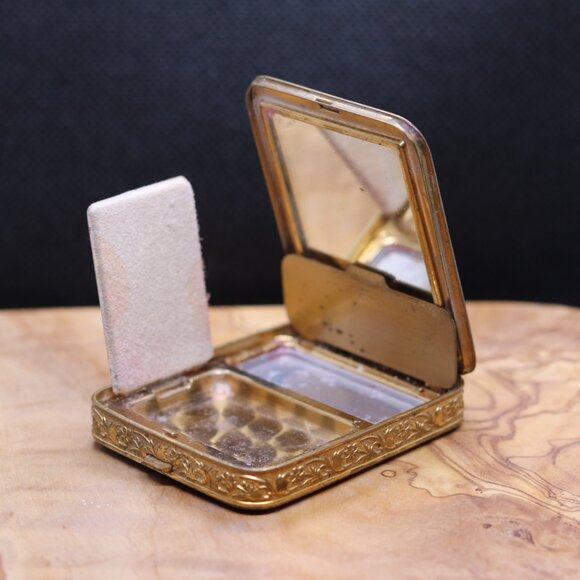 Rare Vintage Foster Black Enamel Compact with Pink Roses & Gold-Tone Etched Edge - Picture 12 of 13